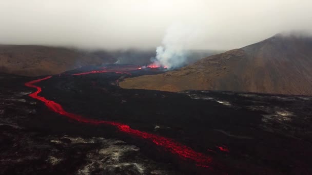 Flygfoto Över Fagradalsfjall Vulkan Utbrott Med Lava Flyter Över Meradalir — Stockvideo