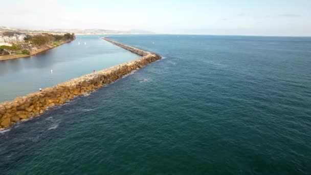 Batu Dermaga Dana Point California Pelabuhan Melindungi Marina Dan Garis — Stok Video