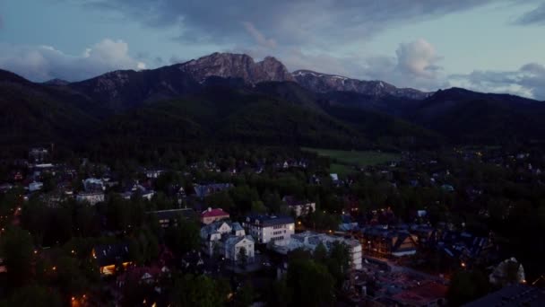 Avondvlucht Zakopane Polen Een Badplaats Tegen Het Tatra Gebergte Prachtige — Stockvideo