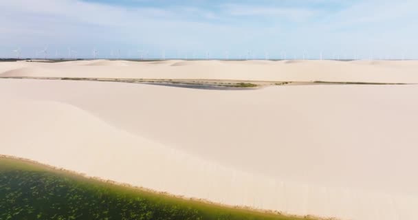 Widok Powietrza Wydmy Kierunku Elektrowni Wiatrowej Parque Nacional Dos Lenis — Wideo stockowe