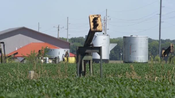 Gli Agricoltori Del Midwest Usano Prese Petrolifere Aiutare Sconfiggere Crisi — Video Stock