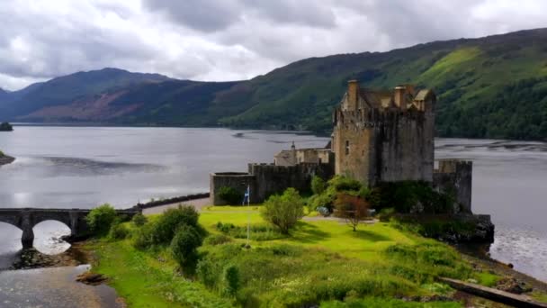 Berömda Pittoreska Medeltida Slott Eilean Donan Skotska Höglandet — Stockvideo