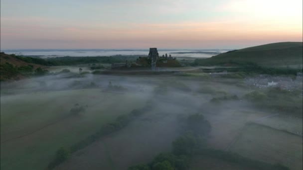 Castelul Corfe Înconjurat Ceață Dimineața Devreme Dorset Anglia Marea Britanie — Videoclip de stoc