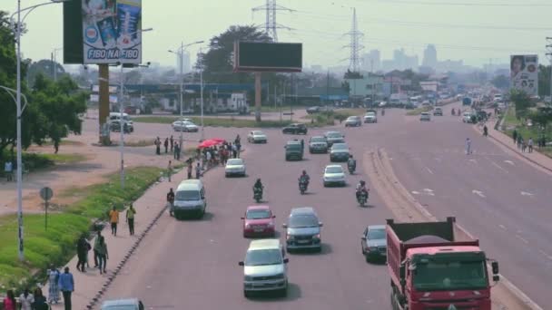 Centro Kinshasa Skyline Dietro Boulevard Lumumba Traffico Congo Rdc — Video Stock