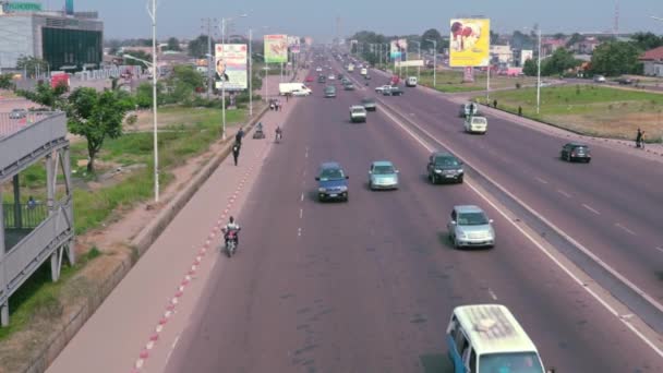 Tráfego Tarde Fim Semana Avenida Lumumba Kinshasa República Democrática Congo — Vídeo de Stock