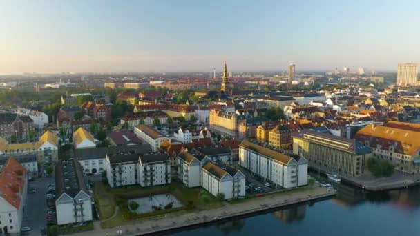Drone Καθιέρωση Shot Της Κοπεγχάγης Διάσημο Τιρμπουσόν Spire Εκκλησία Στο — Αρχείο Βίντεο