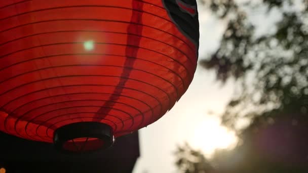 Czerwony Japoński Styl Latarnia Promieniem Słonecznym Zbliżenie — Wideo stockowe