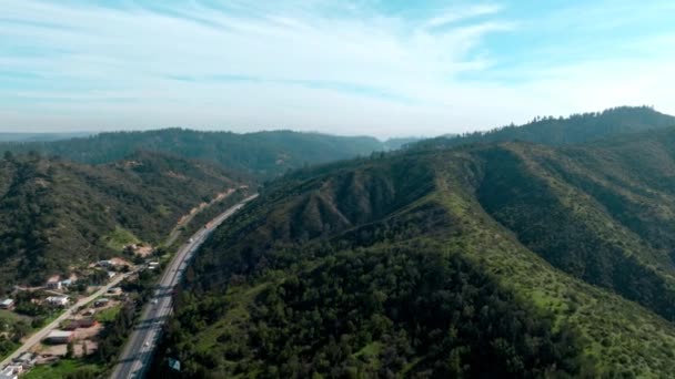 Hava Manzaralı Asfalt Rota Valparaso Santiago Ormanlık Engebeli Dağlar Şili — Stok video