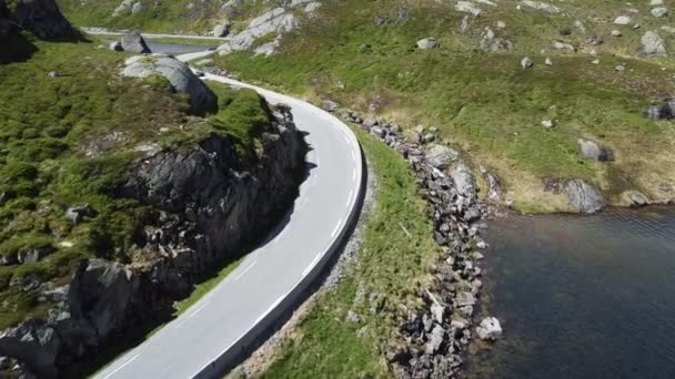 Voiture Conduisant Sur Une Belle Route Milieu Norvège — Video