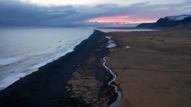 Повітряне Повітря Над Річкою Південній Ісландії Поблизу Ейяф Ятлайкутля — стокове відео