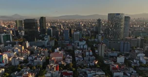墨西哥城航空城V19全景无人驾驶飞机飞越科洛尼亚 库沃特莫奇和赞兹社区周围拍摄日落市中心城市景观 与Mavic Cine 2021年12月 — 图库视频影像
