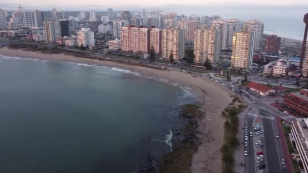 Vuelo Avión Tripulado Largo Costa Playa Arena Ciudad Punta Del — Vídeo de stock