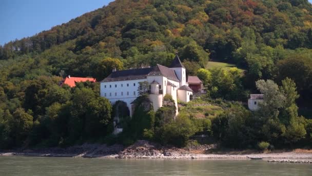 Slow Motion View Castle Next River Seen Danube Cruise Wachau — Stock Video