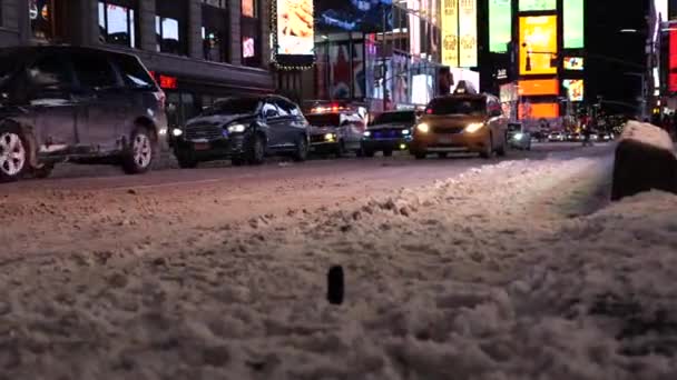 Slow Motion Times Square Νέα Υόρκη Κυκλοφορίας Στο Χιόνι Μάσκα — Αρχείο Βίντεο