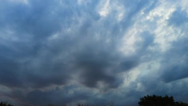 Timelapse Δραματική Σκούρα Σύννεφα Καταιγίδα Στροβιλίζονται Μεγάλο Γκρι Ουρανό — Αρχείο Βίντεο