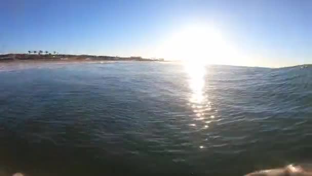 Pov Surfeando Las Olas Del Océano Mancha Surf Carcavelos Lisboa — Vídeos de Stock