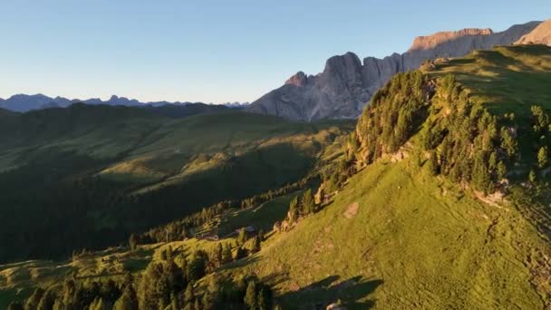 Vídeo Aéreo Nascer Sol Nas Montanhas Dolomitas Foi Filmado Nos — Vídeo de Stock