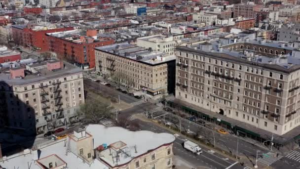 Stationäre Luftaufnahme Über Harlem Nyc Mit Ruhigen Straßen Während Der — Stockvideo