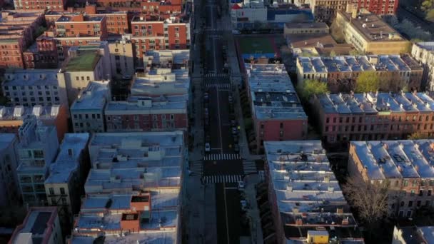 Vroege Ochtend Vlucht Een Lege Straat Van Harlem Nyc Tijdens — Stockvideo