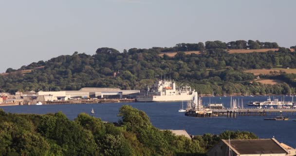 Dockyard Marinha Plymouth Com Navios Port River Tamar Zoomed Shot — Vídeo de Stock