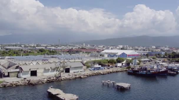 Letecký Pohled Starý Dok Nábřeží Kinston Jamajce Kamerou Odbočující Vpravo — Stock video