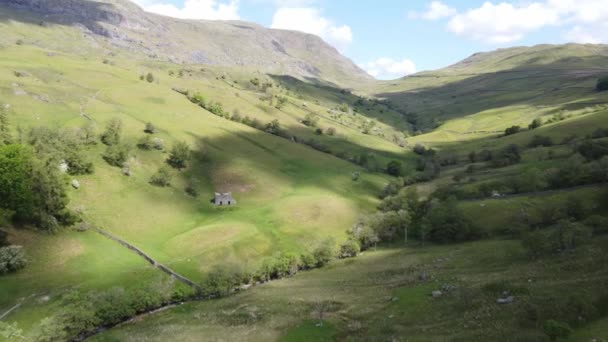 Sunny Drone Vista Kirkstone Paso Área Valley Piso Con Sombras — Vídeos de Stock