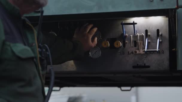 液压升降操作的人工操作控制 — 图库视频影像