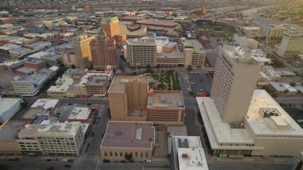 艾帕索市中心美国得克萨斯州埃尔帕索市中心历史上的圣加辛托广场空降和市中心建筑物的包围 — 图库视频影像