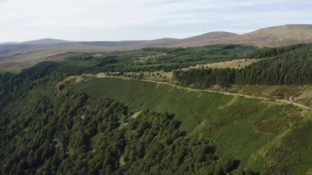 Luftaufnahme Einer Leeren Langen Gewundenen Bergstraße Den Wicklow Mountains Einem — Stockvideo