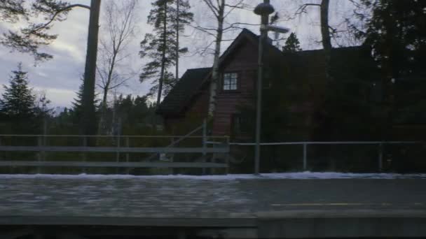 Tåg Avgår Från Skadalen Bostadsområde Nära Oslo Vinterpark Vinterpark — Stockvideo