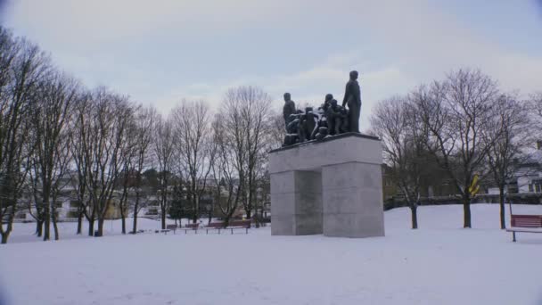 Stone Statue Frogner Park Vigeland Exhibit Trees Sunny Clouds Snowy — Stock Video