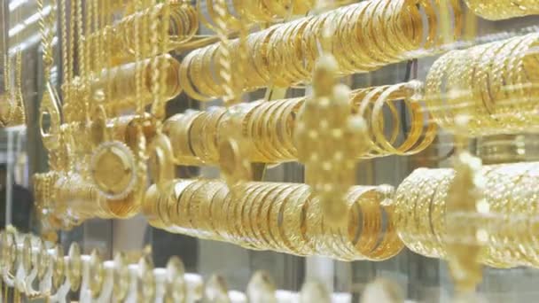 Prachtige Gouden Trouwringen Armbanden Juwelierszaak Etalage — Stockvideo