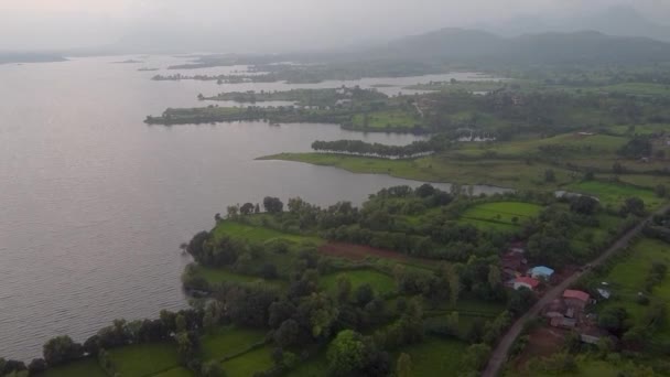 Idyllische Landschap Riverside Residenties Buurt Brahmagiri Hill Trimbakeshwar Range Maharashtra — Stockvideo