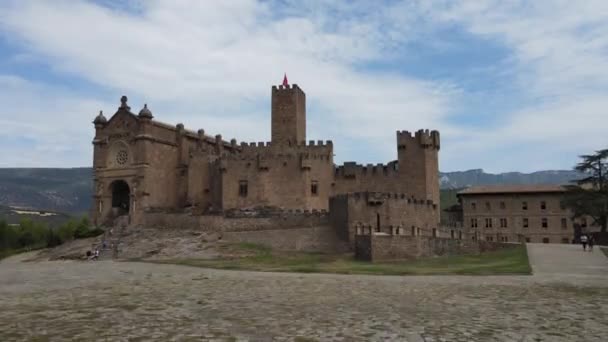 Wspaniały Wieczny Zamek Javier Hiszpanii Malutkimi Turystami Start Powietrza — Wideo stockowe
