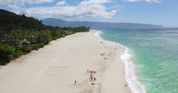 Ludzie Cieszący Się Wakacjami Sunset Beach Pupukea Hawaje Widok Drona — Wideo stockowe