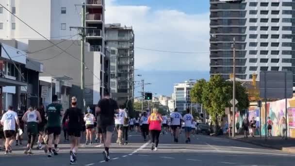 Stor Grupp Energiska Löpare Deltar Bridge Till Brisbane Insamlingsevenemang För — Stockvideo