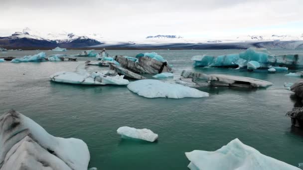 Faible Survol Des Icebergs Jokulsarlon Vers Calotte Glaciaire Vatnajokull — Video