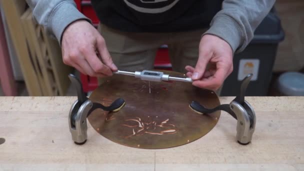 Guitar Build Craftsman Happing Hole Copper Guitar Cover Plate Work — стокове відео
