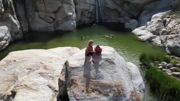 Couple Hikes Tropical Waterfall Cobo San Lucus Mexico Giant Rocks — Stock Video