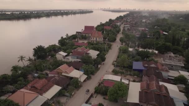 Drónrepülés Egy Kis Falu Felett Egy Szigeten Phnom Penh Város — Stock videók