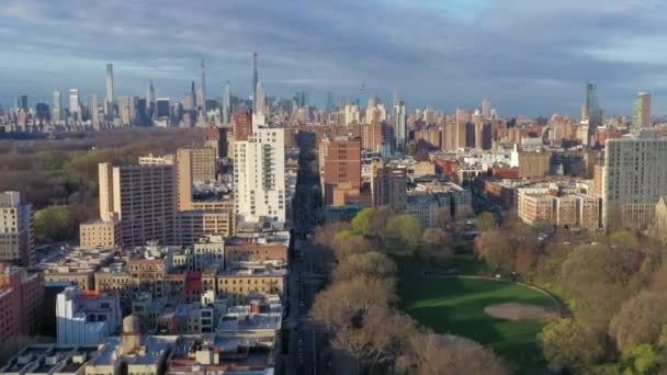 Diagonal Aerial Flight Morningside Park New York City Early Morning — Stock Video