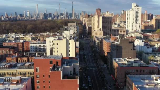Energiczny Wschód Harlemu Nowym Jorku Kierunku Centra Park Upper West — Wideo stockowe