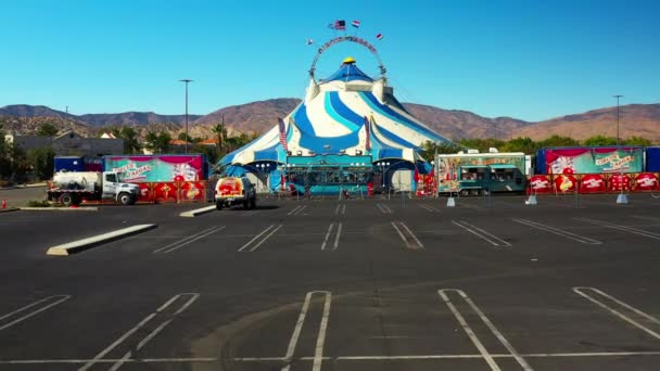 Vue Aérienne Ascendante Grande Tente Cirque Sur Parking — Video