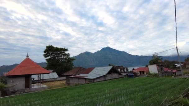 Pov Passando Por Campos Arroz Monte Abang Bali Indonésia — Vídeo de Stock
