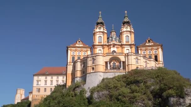 Przechyl Się Nad Słynnym Opactwem Stift Melk Wachau Austrii Pogodny — Wideo stockowe