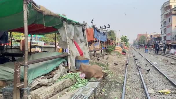 Mercado Mala Apariencia Los Lados Carretera Ferroviaria Ciudad Dhaka Vista — Vídeo de stock