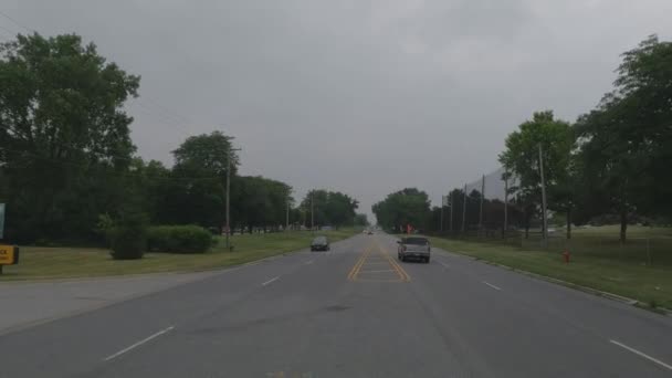 운전사는 일리노이주 시카고에 주차장으로 왼쪽으로 갔습니다 — 비디오