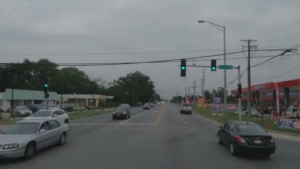 Pov Disparo Conducción Rápida Sobre Semáforo Con Camión — Vídeos de Stock