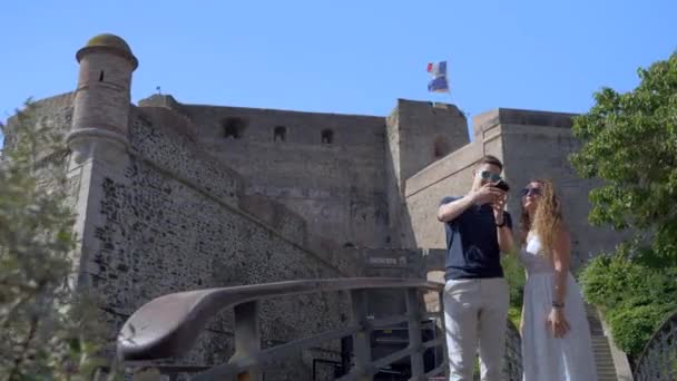 프랑스의 요새에서 셀카를 관광객 — 비디오