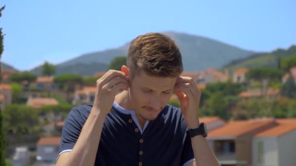 Collioure Fransa Kulaklıklarını Takan Bir Adam — Stok video